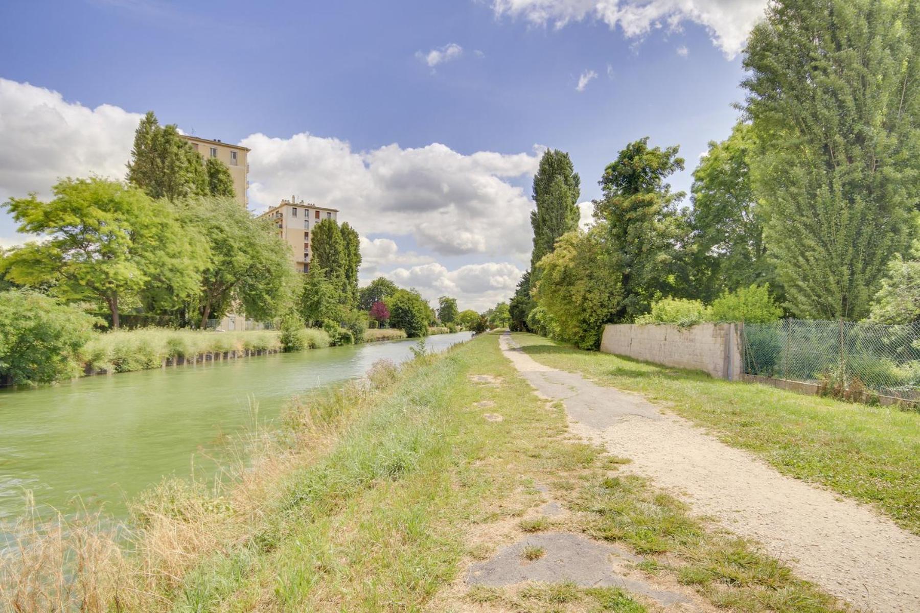 Studio Au Bord Du Canal Chelles  Buitenkant foto